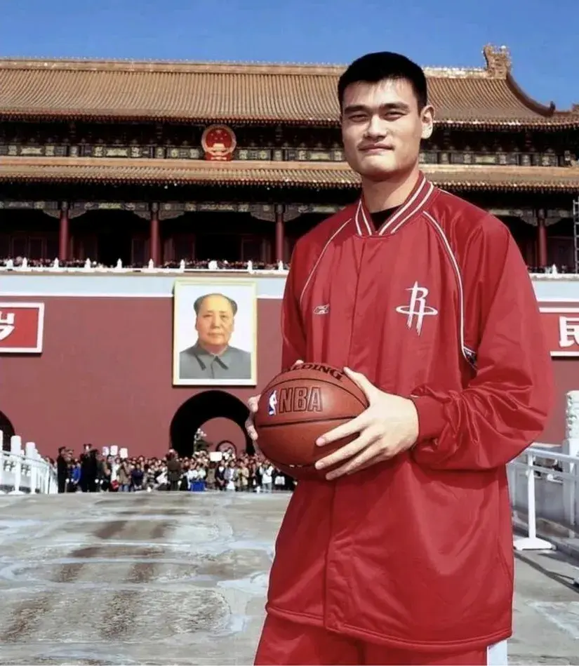 赛首次登陆, 门的合照, 其合影